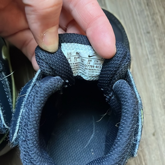 Nikes size 8 - Picture 5 of 5